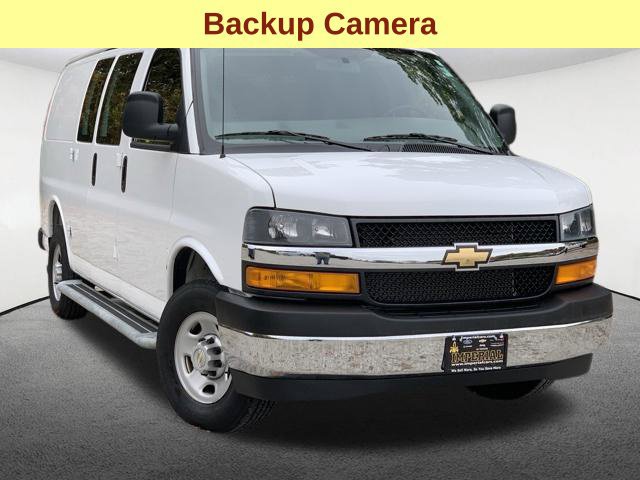 Used 2025 Chevrolet Express 2500 w/ Driver Convenience Package RWD image 4