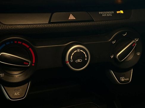 Used 2023 Kia Rio LX image 19