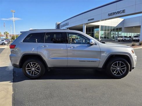 Used 2017 Jeep Grand Cherokee Limited w/ Luxury Group II image 3