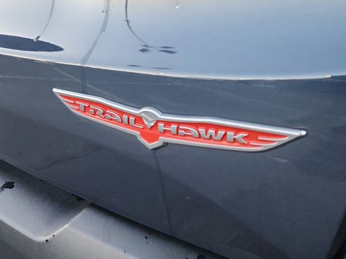 Used 2021 Jeep Renegade Trailhawk image 25