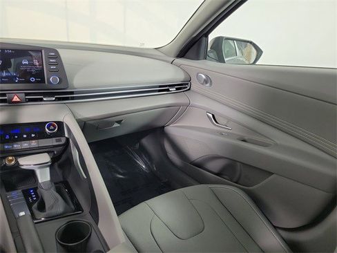 Used 2025 Hyundai Elantra Sport image 15