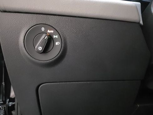 Certified 2022 Volkswagen Taos SE AWD/4WD image 18