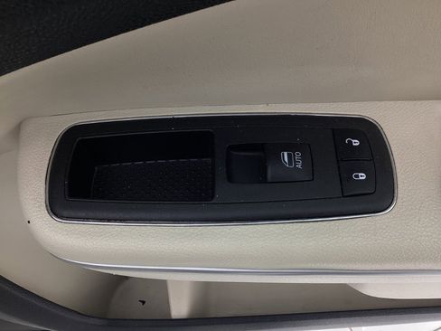 Used 2021 Chrysler 300 Touring image 39