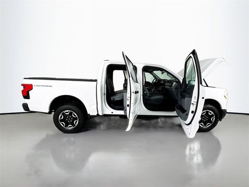 Used 2022 Ford F150 Lightning Pro image 29