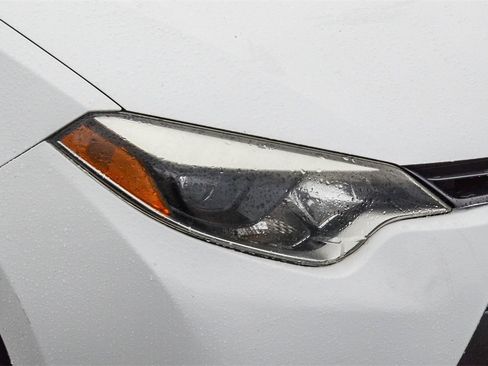 Used 2015 Toyota Corolla LE image 11