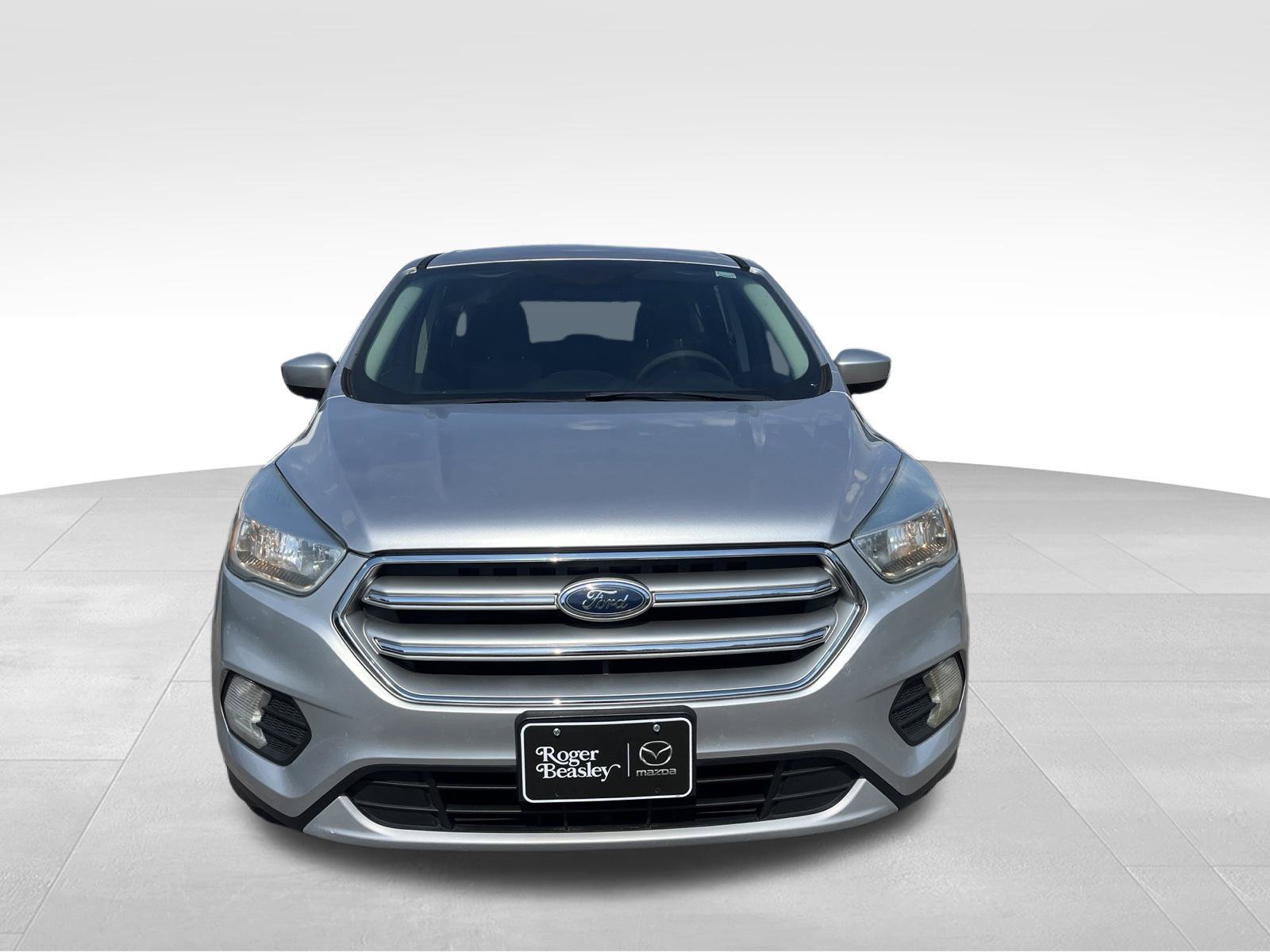 Used 2017 Ford Escape SE FWD image 2