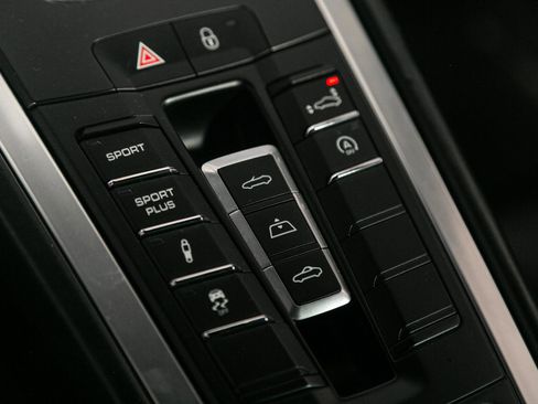 Used 2015 Porsche 911 Turbo image 29