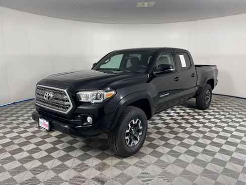 Used 2017 Toyota Tacoma TRD Off-Road AWD/4WD image 1