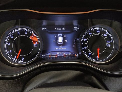 Used 2020 Jeep Cherokee Trailhawk w/ Cold Weather Group image 23