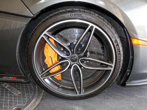 Used 2016 McLaren 570S Coupe RWD image 29