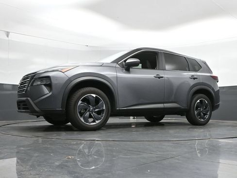 Used 2024 Nissan Rogue SV FWD image 44