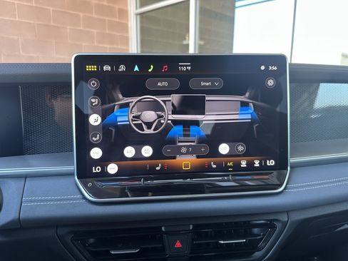Used 2025 Volkswagen Tiguan SE w/ Panoramic Sunroof Package AWD/4WD image 25