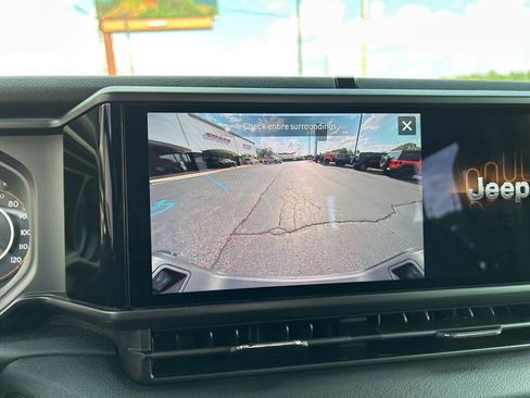 New 2025 Jeep Gladiator Sport image 27