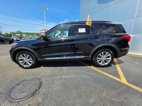 Certified 2023 Ford Explorer XLT w/ Equipment Group 202A AWD/4WD image 5