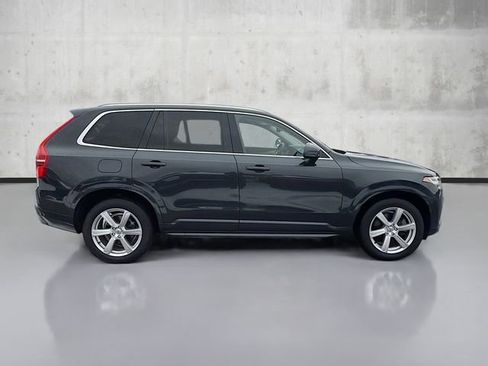 Used 2021 Volvo XC90 T6 Momentum image 4