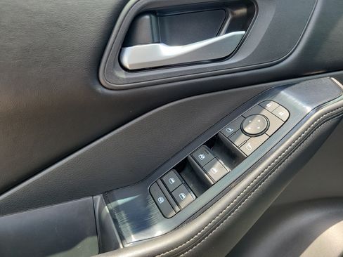 Certified 2025 Nissan Rogue SV FWD image 15