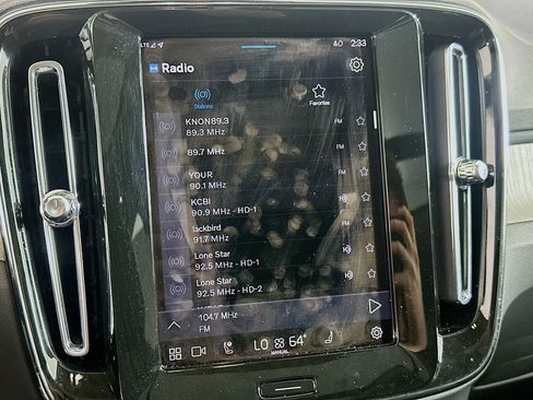 Used 2025 Volvo XC40 B5 Core image 19