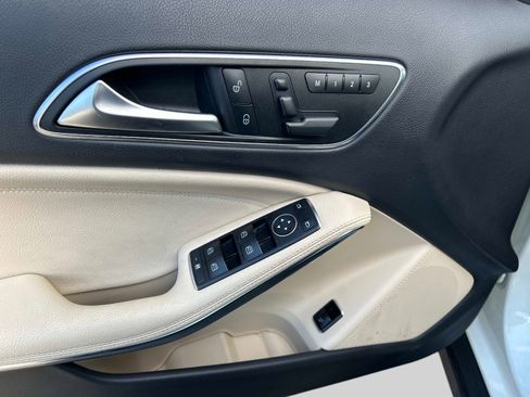 Used 2017 Mercedes-Benz GLA 250 4MATIC image 19