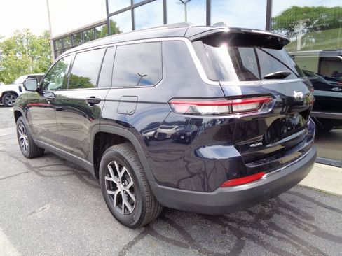 Used 2023 Jeep Grand Cherokee L Limited w/ Luxury Tech Group II AWD/4WD image 7