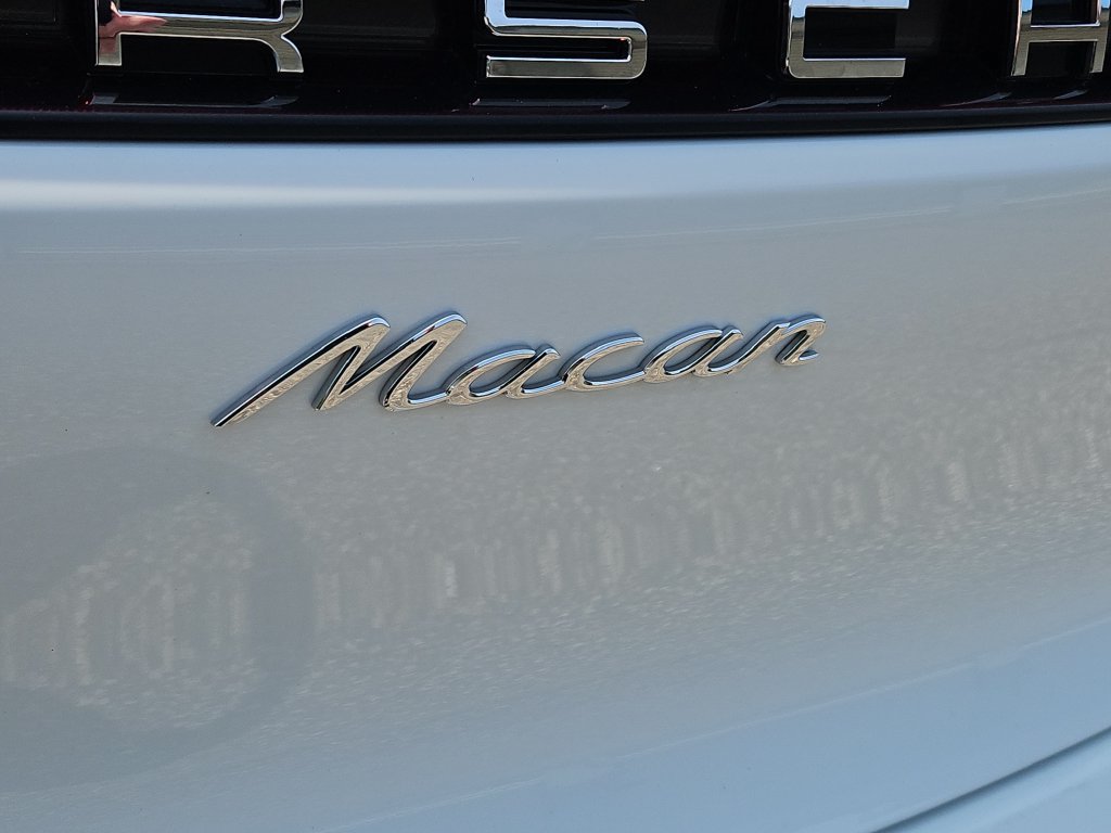 Certified 2026 Porsche Macan AWD/4WD image 12