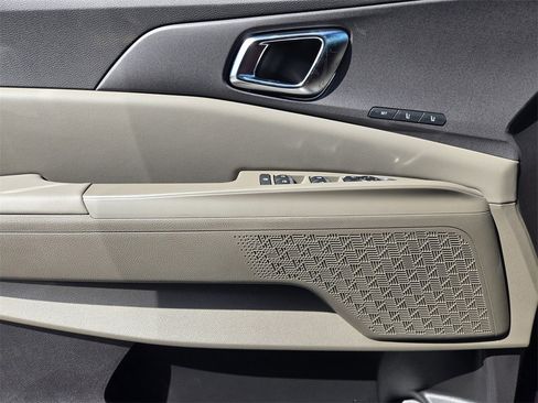 New 2026 Kia Carnival EX image 16