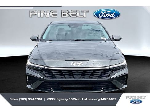 Used 2026 Hyundai Elantra SE FWD image 3