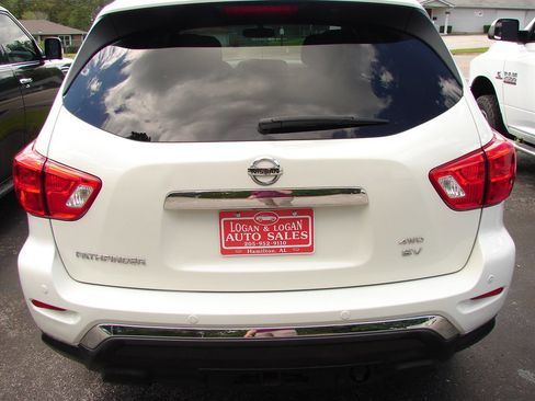 Used 2018 Nissan Pathfinder SV image 4