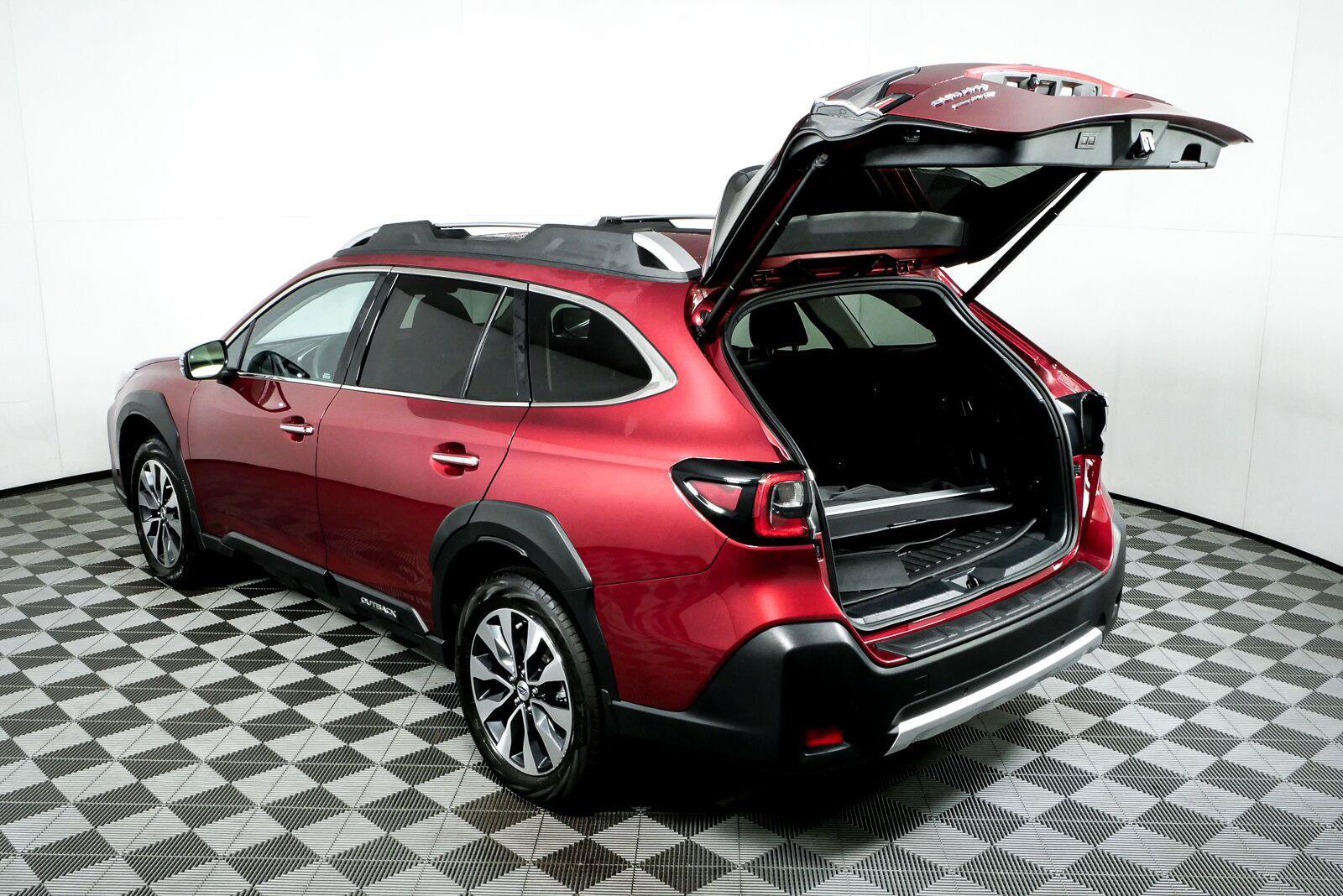 Used 2024 Subaru Outback Touring AWD/4WD image 32