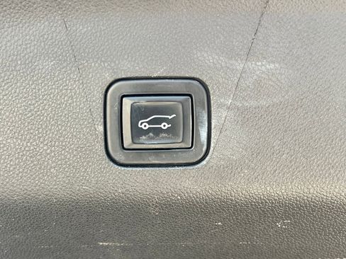 Used 2022 Chevrolet Tahoe LT w/ Luxury Package RWD image 17