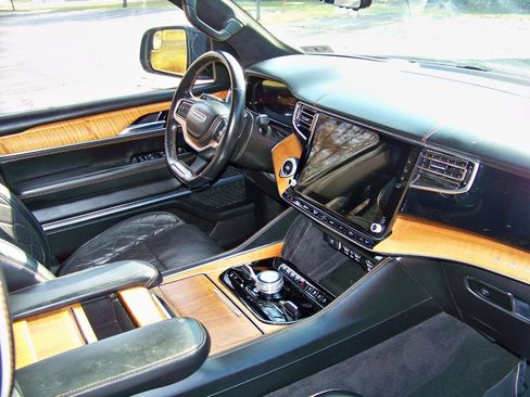 Used 2022 Jeep Grand Wagoneer Series III w/ Rear Seat Video Group 1 image 34