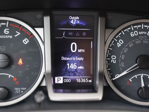 Used 2021 Toyota Tacoma SR5 image 39