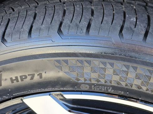 Used 2025 Kia Telluride S FWD image 11