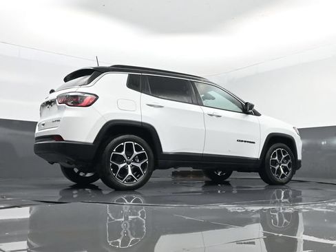 Used 2025 Jeep Compass Limited AWD/4WD image 25