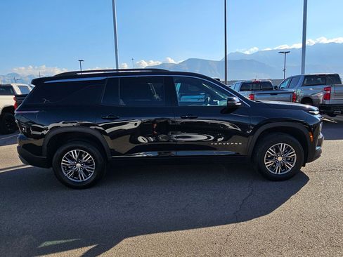 Used 2026 Chevrolet Traverse LT AWD/4WD image 2