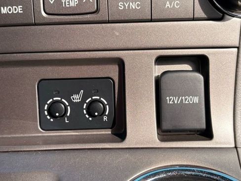 Used 2010 Toyota Highlander SE image 29