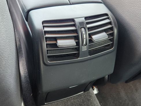 Used 2011 Mercedes-Benz E 350 BlueTEC Sedan image 29