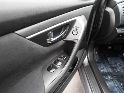 Used 2015 Nissan Altima 2.5 SV w/ Convenience Package image 7