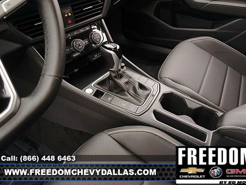 Used 2024 Volkswagen Jetta SE FWD image 26
