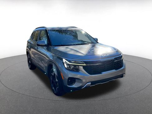 Used 2025 Kia Seltos S image 2