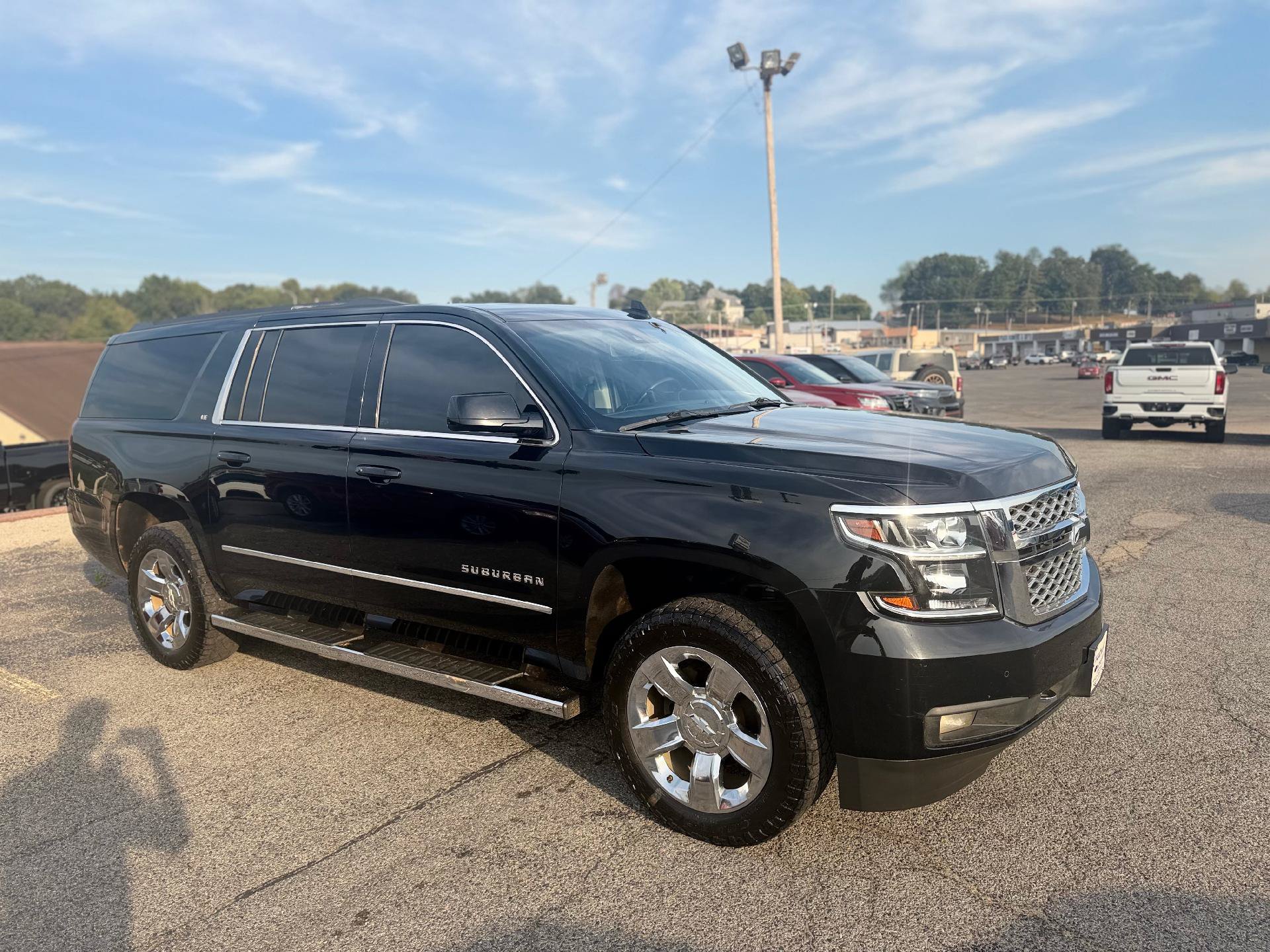 Used 2019 Chevrolet Suburban LT w/ LT Signature Package AWD/4WD image 1