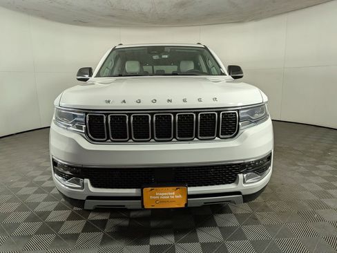 Used 2024 Jeep Wagoneer L Series II w/ Flexible Seating Group AWD/4WD image 2