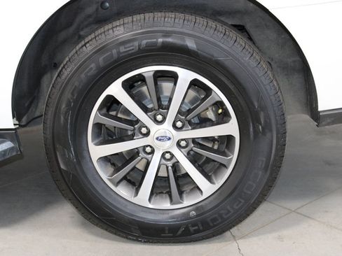 Used 2020 Ford Expedition XLT w/ Equipment Group 202A AWD/4WD image 58
