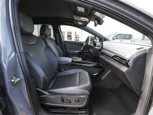 Used 2023 Volkswagen ID.4 Pro S AWD/4WD image 36
