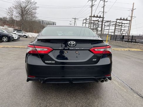 Used 2018 Toyota Camry SE w/ Moonroof Package image 4