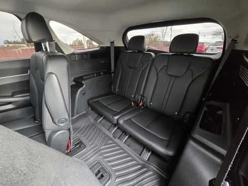 Used 2025 Kia Sorento EX w/ Panoramic Sunroof Package image 12