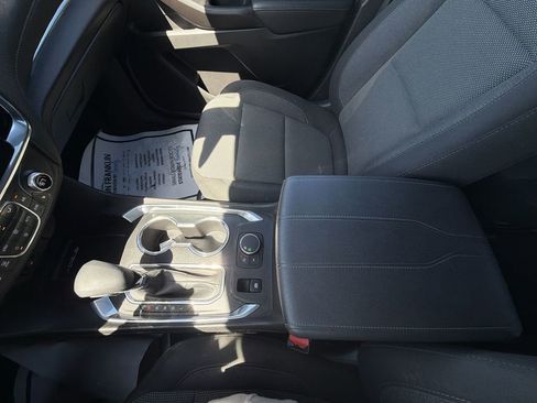 Used 2023 Chevrolet Traverse LT image 26