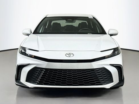 Used 2025 Toyota Camry SE w/ Convenience Package FWD image 2