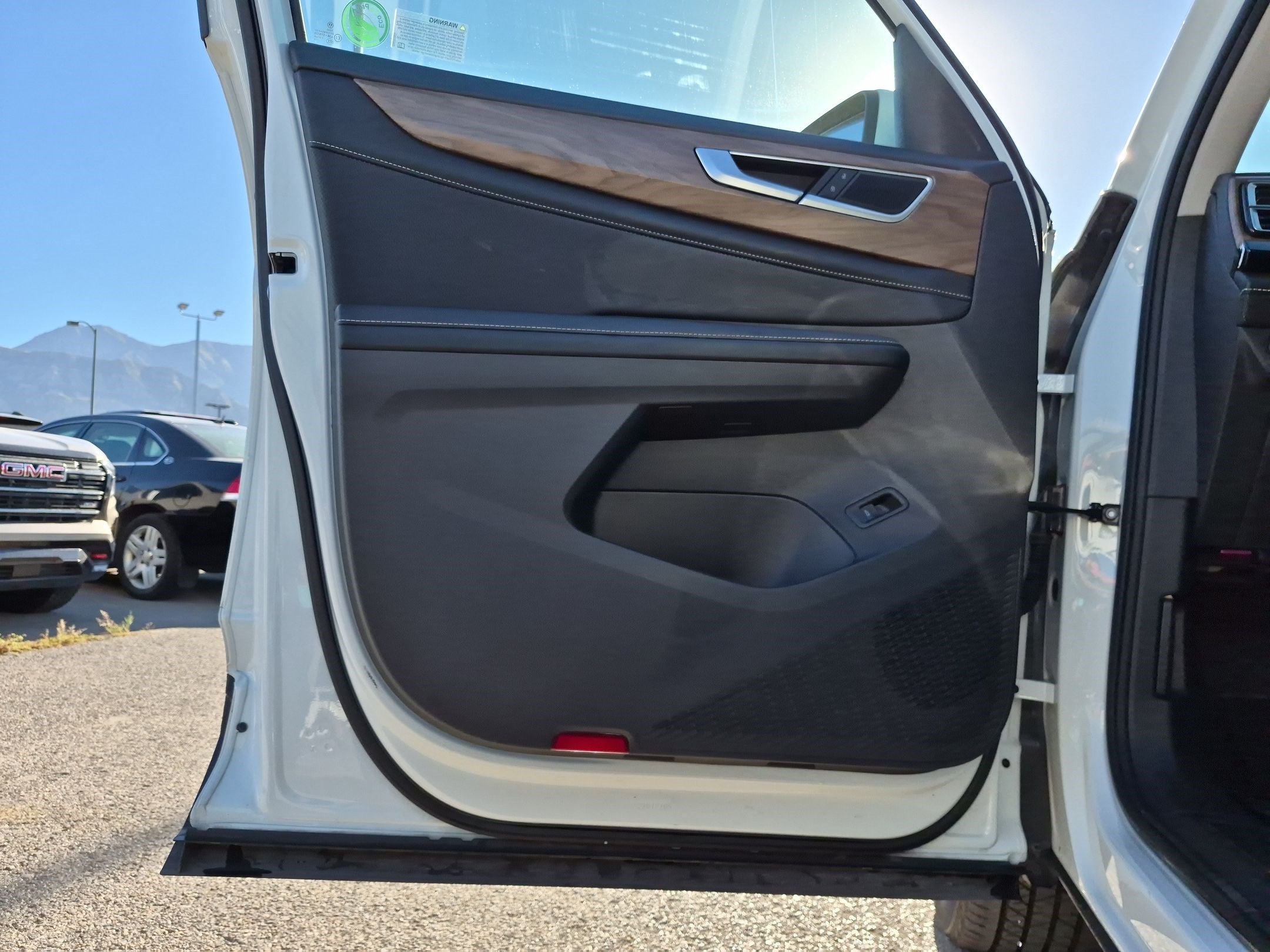 Used 2024 Volkswagen Atlas SE AWD/4WD image 12