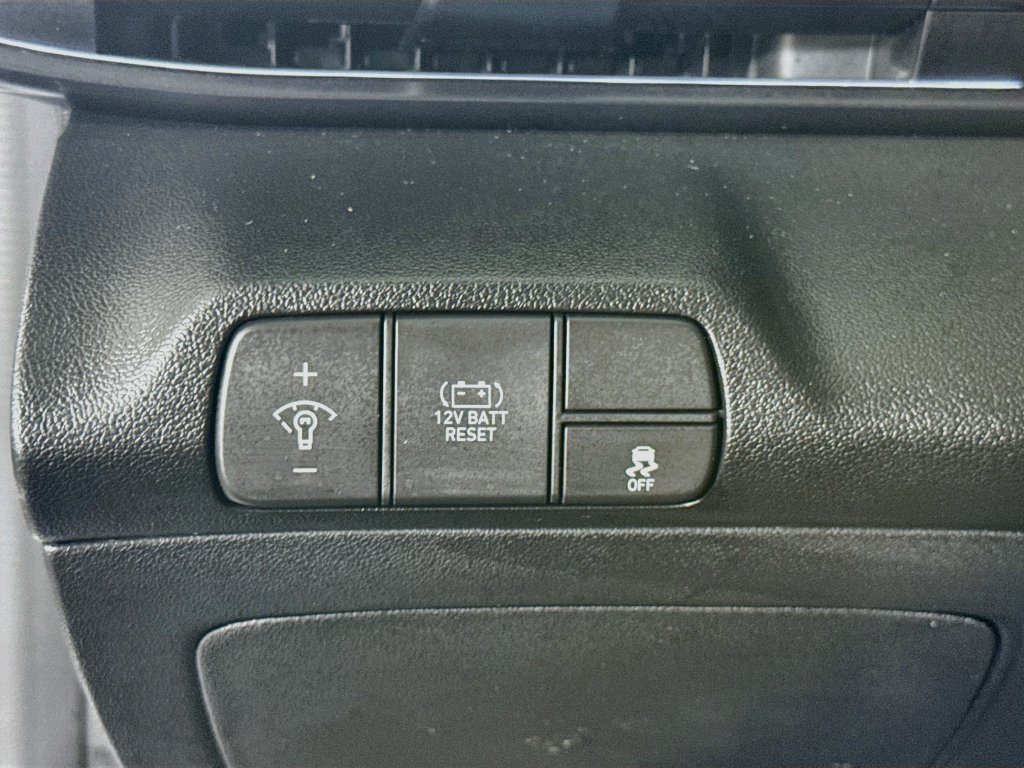 Certified 2025 Hyundai Elantra SEL FWD image 19