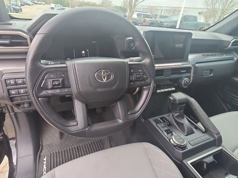 Used 2025 Toyota Tacoma SR5 AWD/4WD image 16